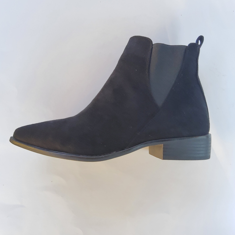Seven7 Manhattan Micro Suede Ankle Booties Size 9 Black New